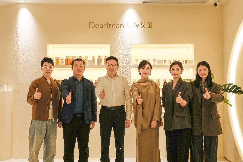 【协会动态】政企协三方联动共话发展 深圳本土品牌“独特艾琳”彰显中国创造力量